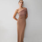 Damen Elegantes und figurbetontes Maxikleid mit einem Schulterdesign und sanften Raffungseffekten R&B
