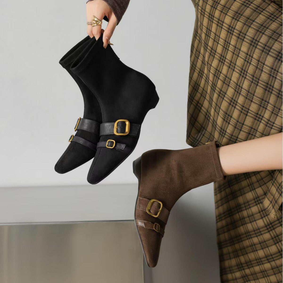 Damen Ankle Boots mit elegantem Riemen und spitz zulaufendem Design