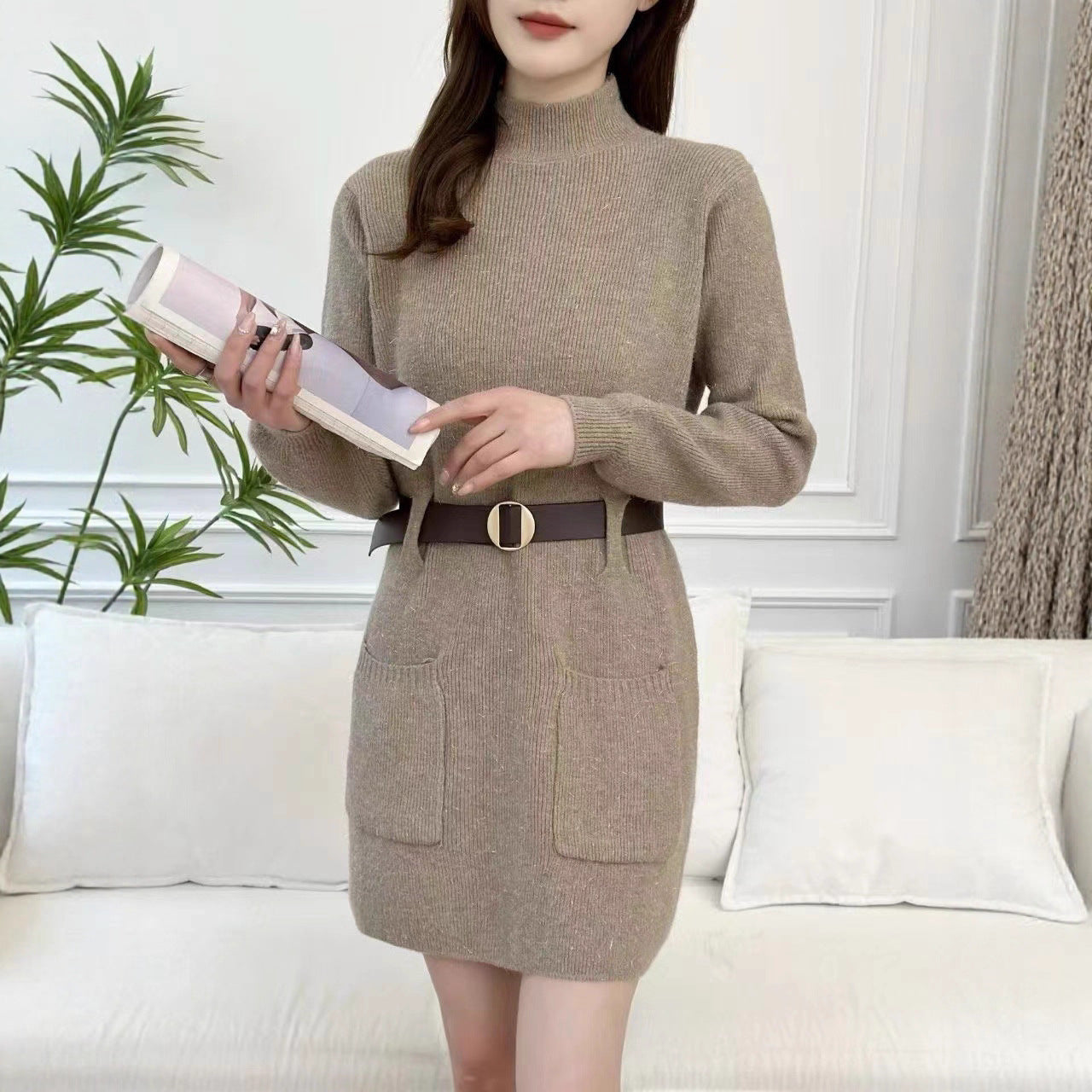 Damen Strickkleid mit hochgeschlossenem Kragen und praktischen Taschen R&B