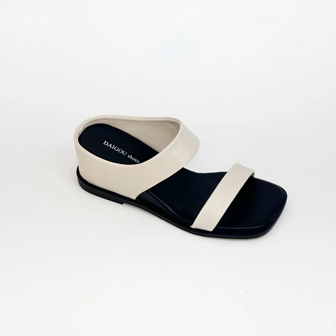 Damen Elegante Sandalen mit breitem Metallriemen und komfortablem Fußbett R&B