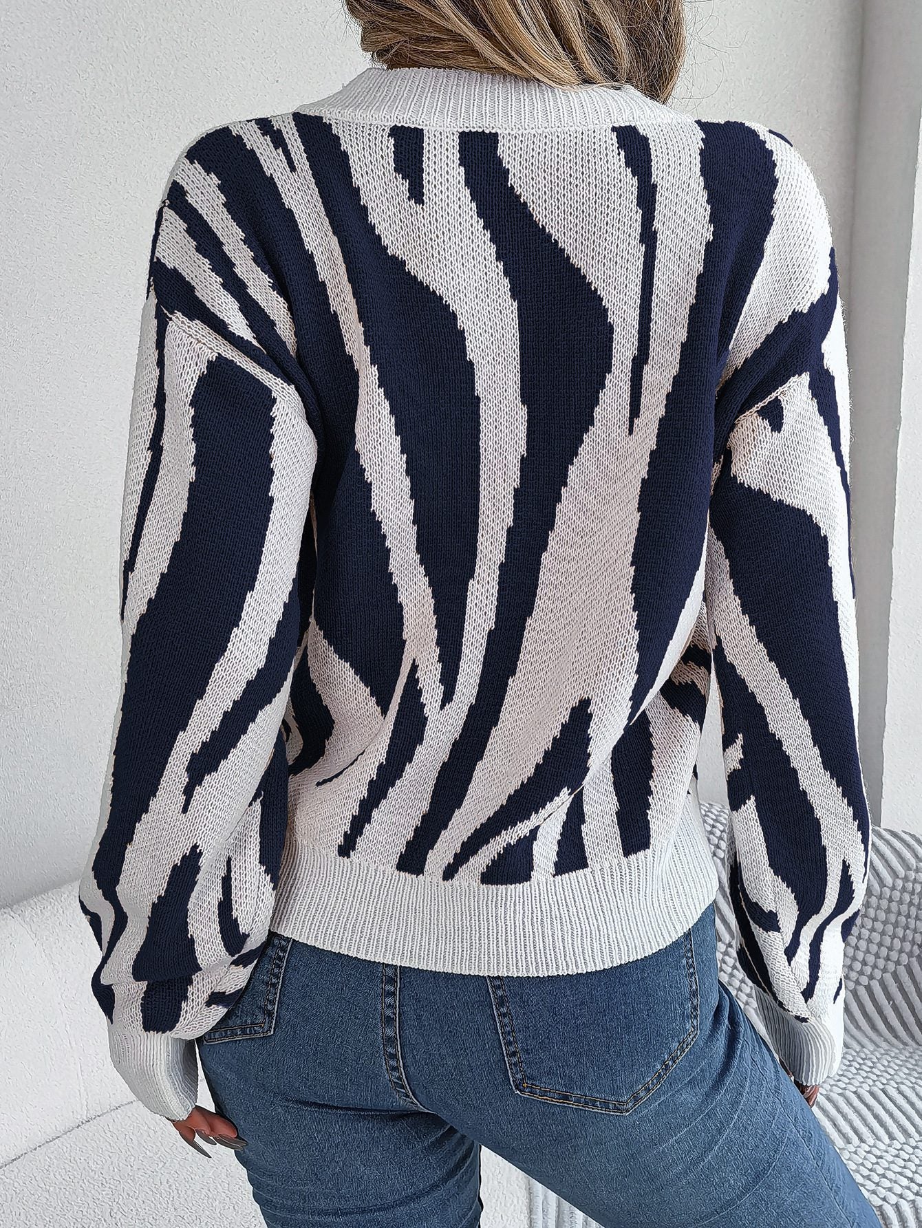 R&B | Strickpullover mit Muster V-ausschnitt Design Trendy und Bequem