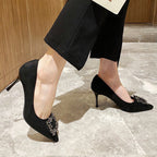 Damen stilvolle Pumps mit funkelndem Broschendetail R&B