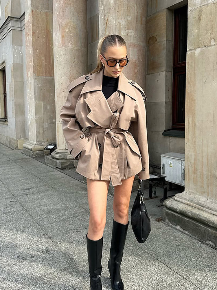 Damen Trenchcoat mit Gürtel und besonderen Knopfdetails R&B