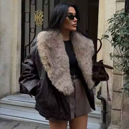 Damen nan kurze Lederjacke mit voluminösem Fellkragen, elastischem Bund und aufgesetzten Eingrifftaschen R&B