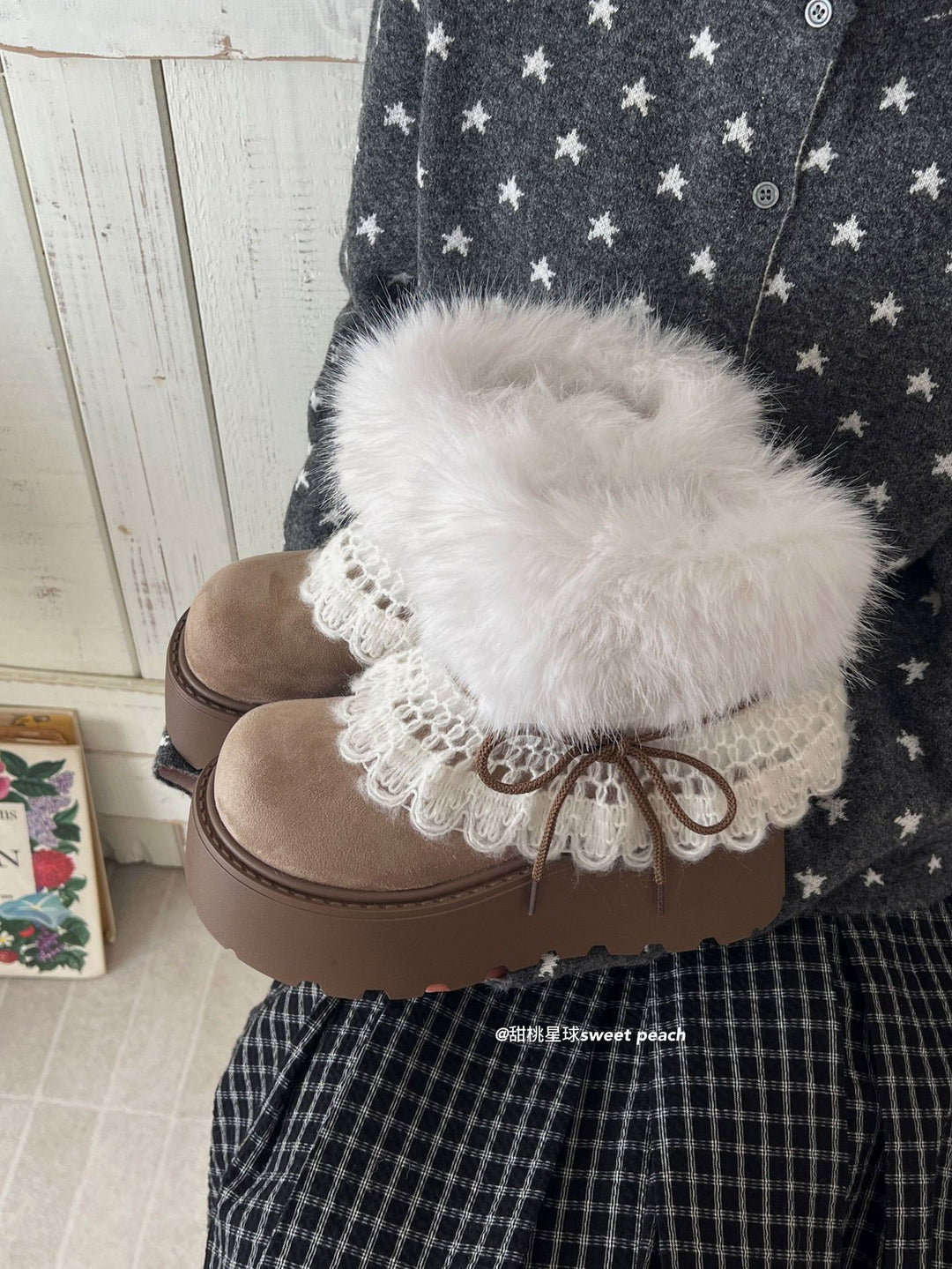 Damen Trendige Winterstiefel mit kuscheligem Kunstfellrand und dekorativer Spitzenverzierung R&B