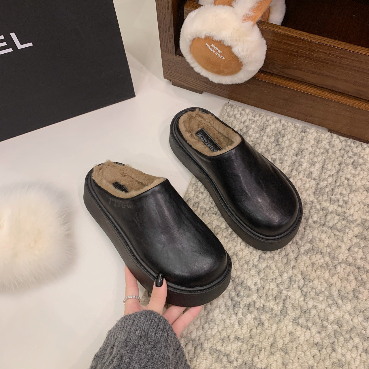 Damen gemütliche Fleece-Clogs mit rutschfester Sohle sowie weichem Kunstfell-Innenfutter R&B
