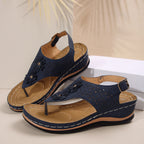 Damen Zehenstegsandalen mit floralen Lochdesign und komfortabler Fußbettgestaltung R&B