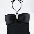 Damen Einteiler Badeanzug mit dekorativem Wickeldetail und Cut-Out-Design