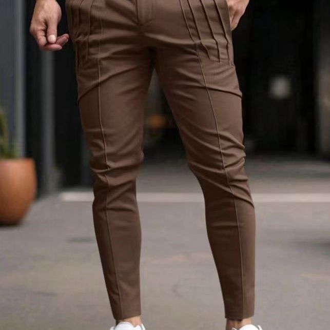Herren modische Chino-Hose mit innovativen Falten und trendigem Slim-Fit Schnitt