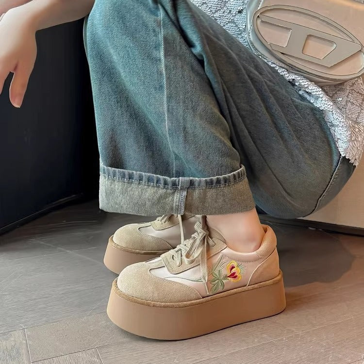 Damen modische Plateau-Sneaker mit floralen Applikationen und dämpfendem Fußbett R&B