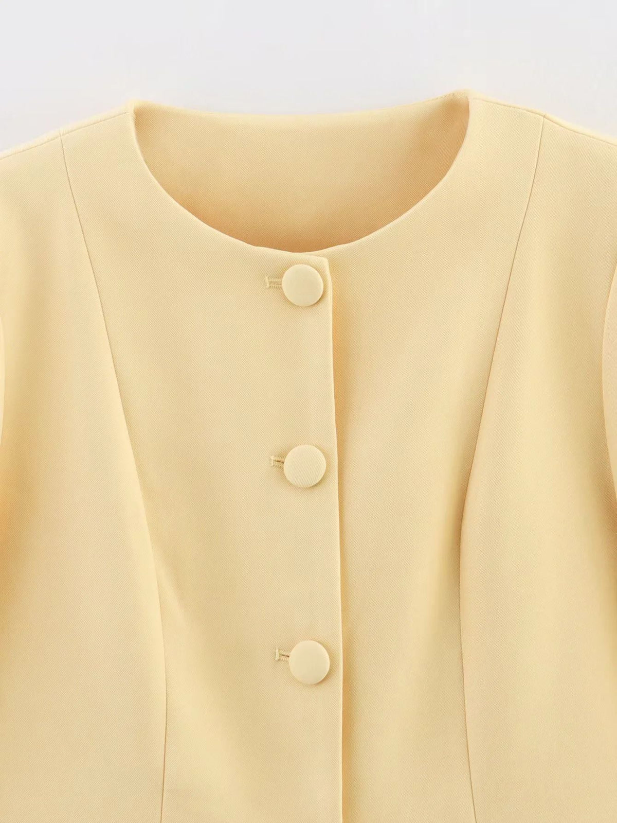 Damen eleganter Blazer mit modischem Schnitt und dekorativen Knopfdetails R&B