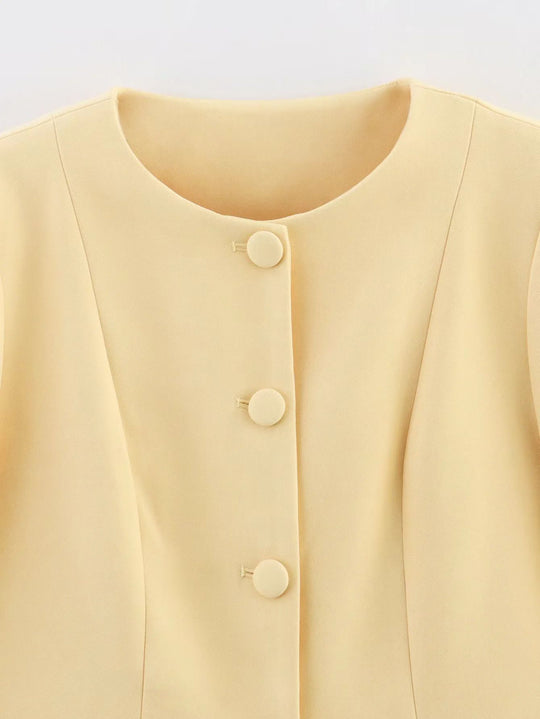Damen eleganter Blazer mit modischem Schnitt und dekorativen Knopfdetails R&B