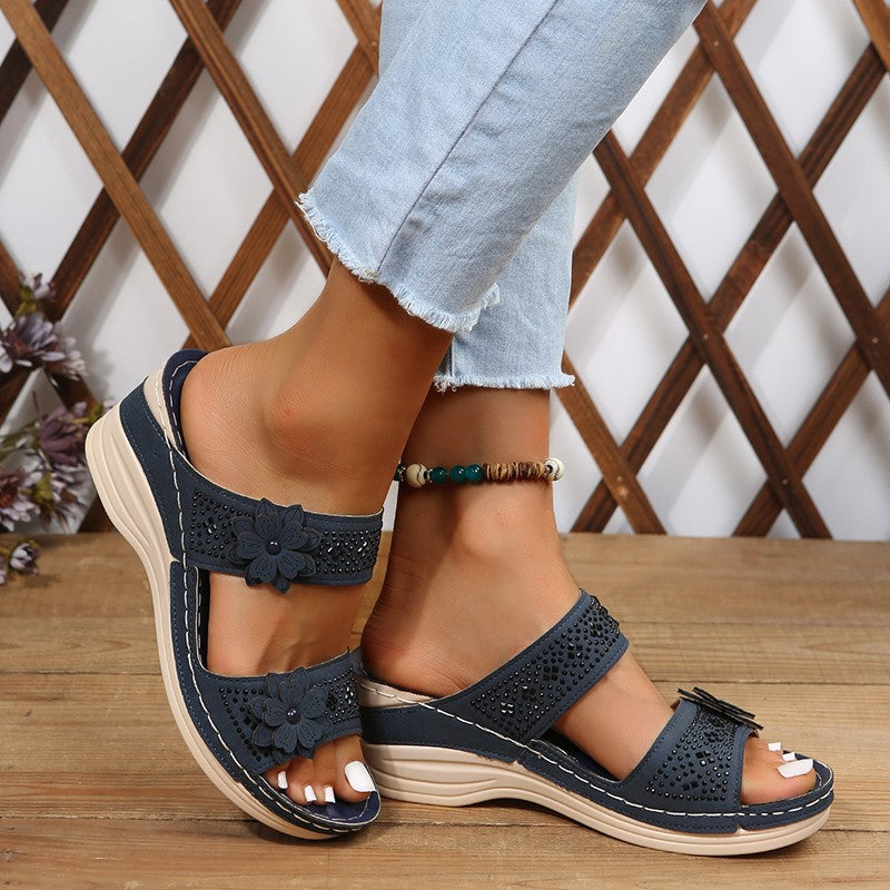 Damen Komfortable Wedge-Pantoletten mit floralem Dekor R&B