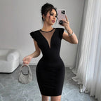 Damen figurbetontes Minikleid mit schickem V-Ausschnitt und Rüschendetails R&B