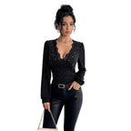 Damen nan tailliertes Langarm-Shirt mit tiefem Spitzen-Dekolleté, Raffung und Kristallbesatz R&B