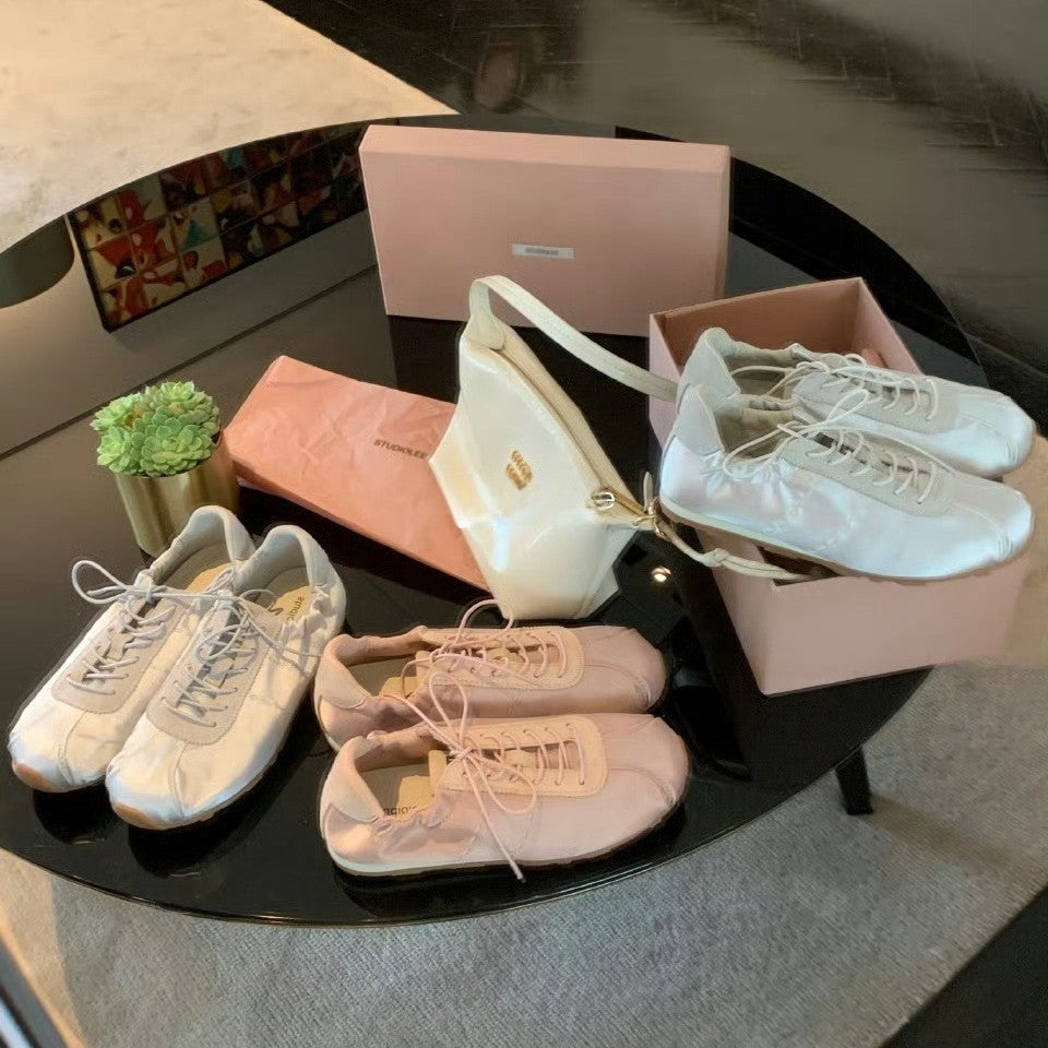 Damen modische Sneaker mit seitlicher Elastik und atmungsaktiver Oberflächenstruktur