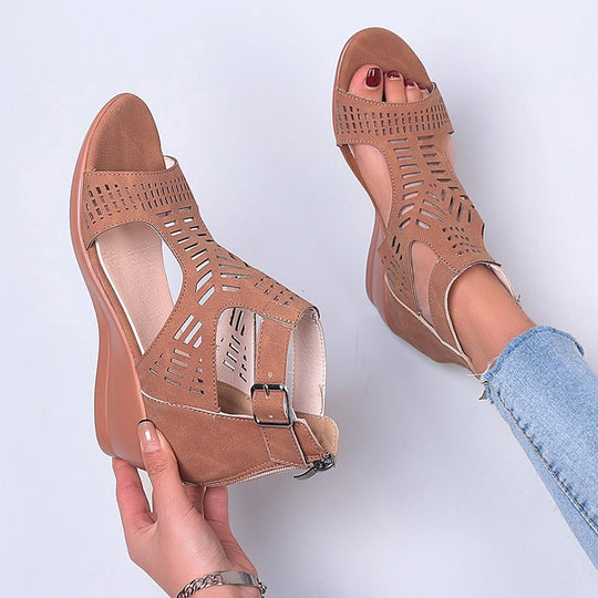 Damen Keil-Sandalen mit modischem Lochdesign und verstellbarem Riemen R&B