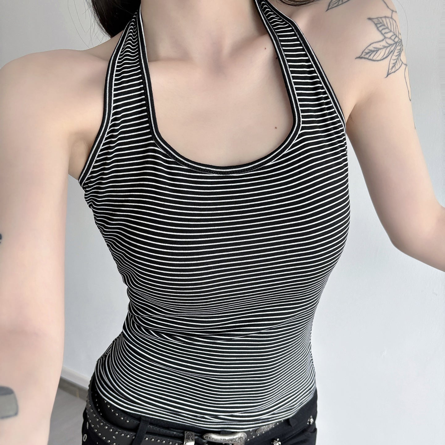 Damen Sportliches Haltertop mit breitem Kragen und feinen Streifen R&B