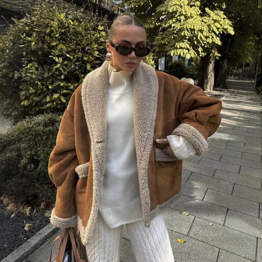 Damen modische Teddyjacke mit schickem Kragen und praktischen Taschen R&B