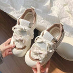 Damen Sportliche Sneaker mit einzigartigen Dekorationselementen R&B