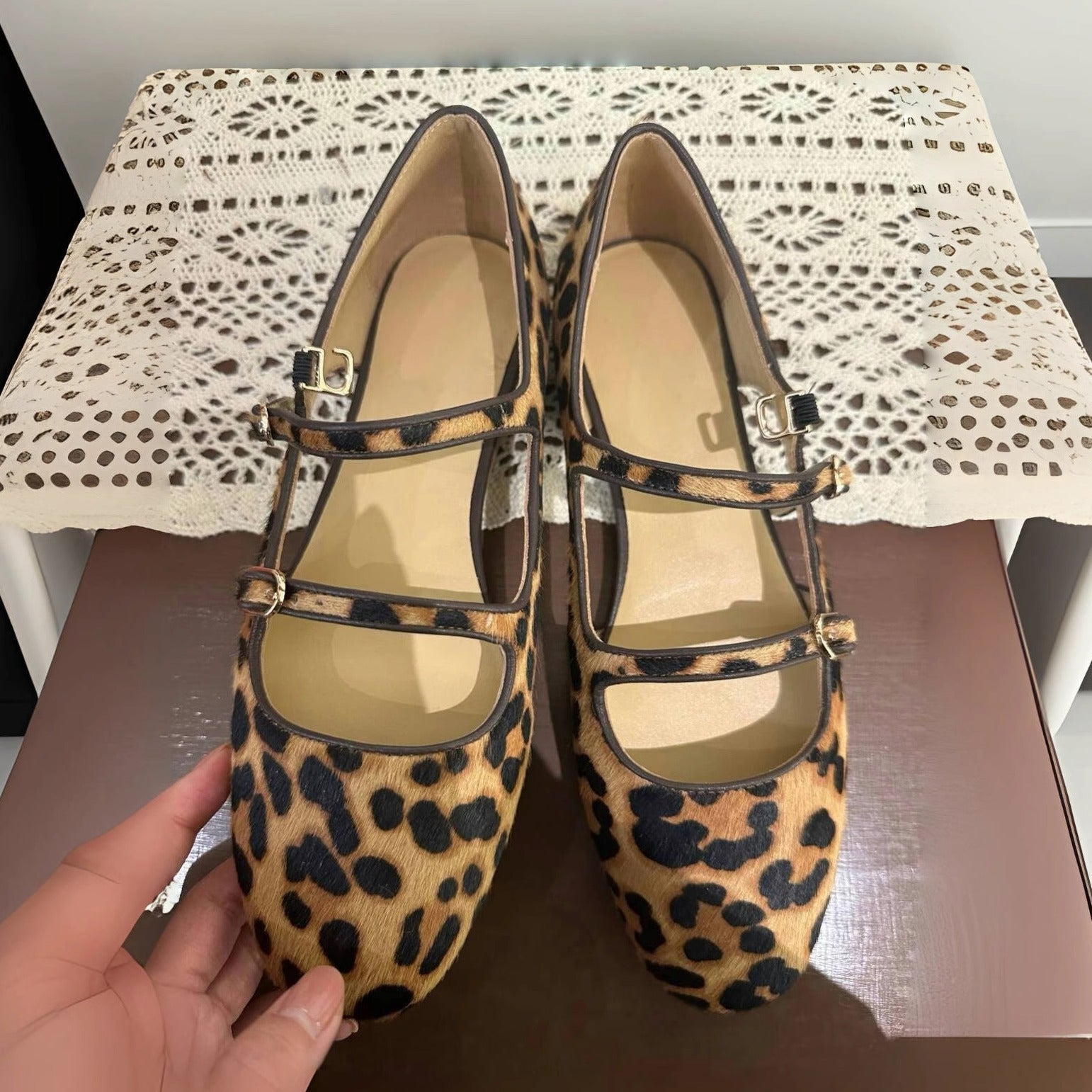 Damen Ballerina mit modischem Leopardenmuster und zweifachem Riemendesign