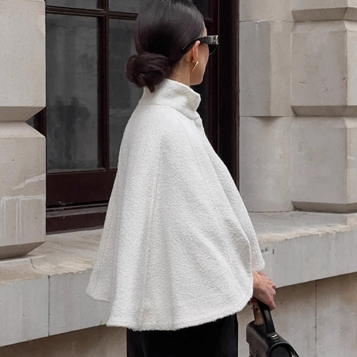 Damen Oversized Wollcape mit hohem Kragen und Knopfdetail R&B
