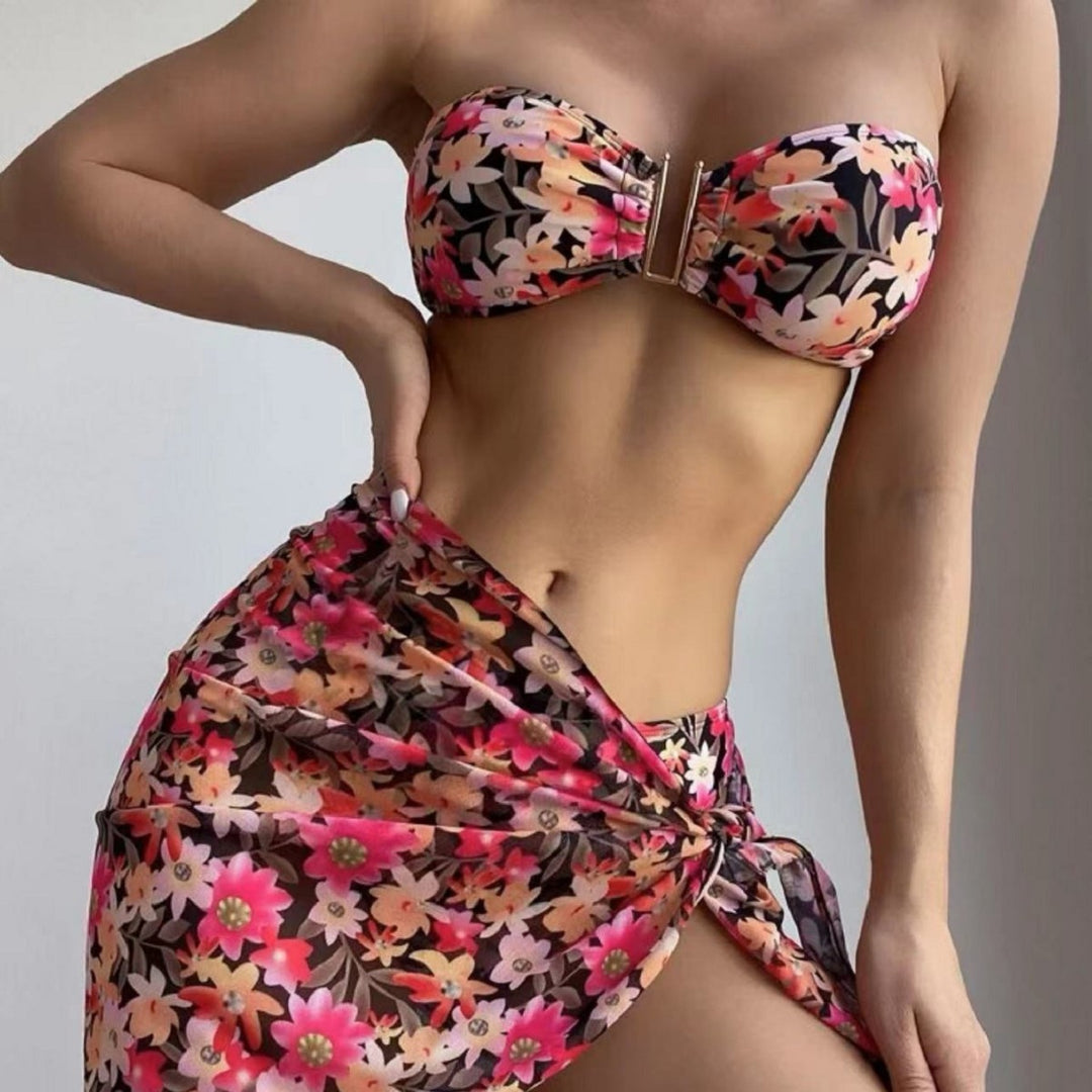 Damen Bikini-Set mit elegantem Bandeau-Oberteil und floralem Wickelrock R&B