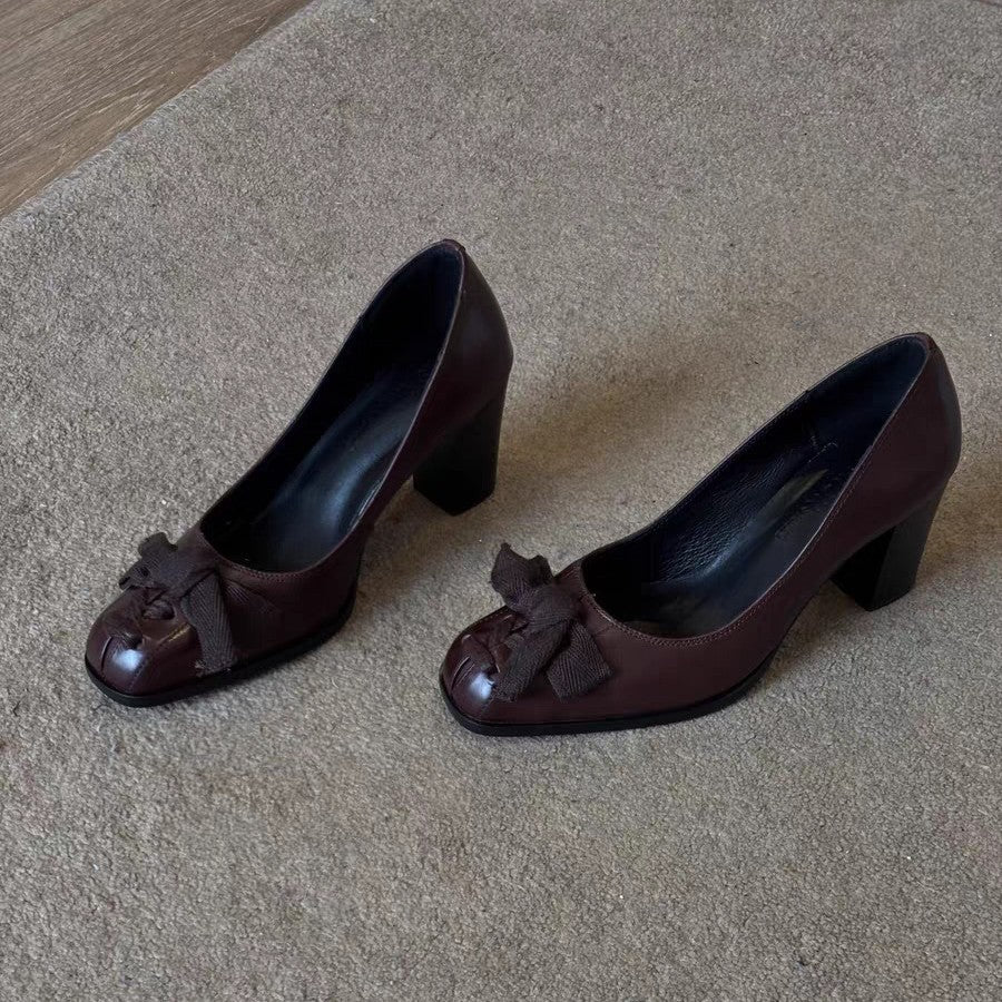 Damen elegante Pumps mit modischer Schleifenapplikation und bequemem Blockabsatz R&B