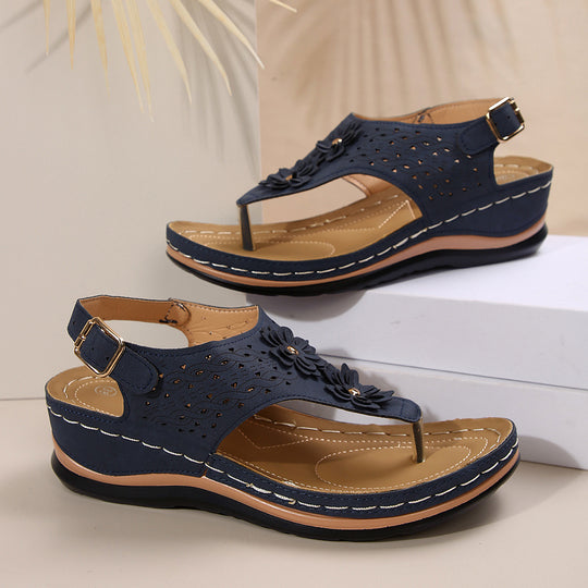 Damen Zehenstegsandalen mit floralen Lochdesign und komfortabler Fußbettgestaltung R&B