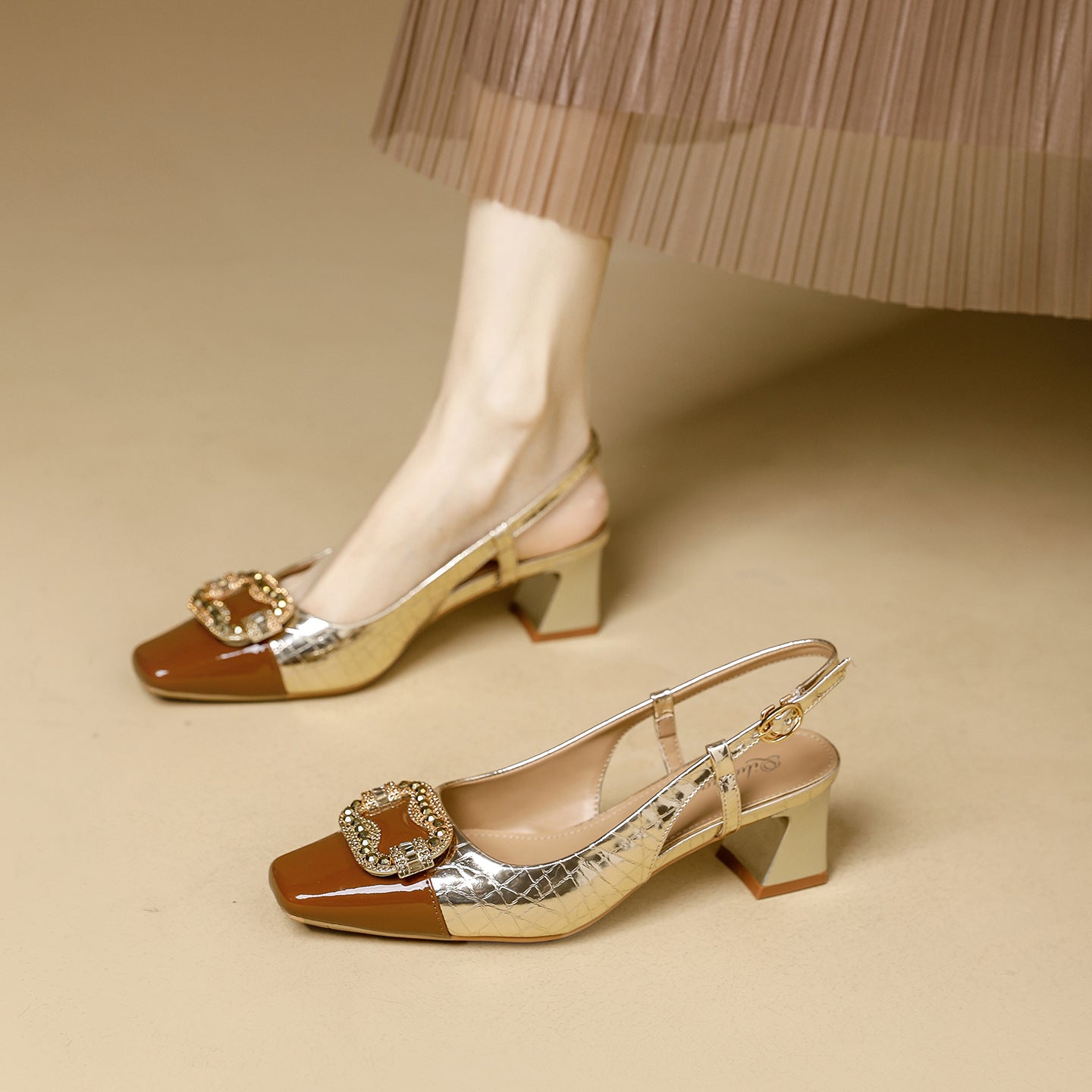 Damen Slingback-Pumps mit glamourösen Schmuckakzenten und komfortablem Blockabsatz