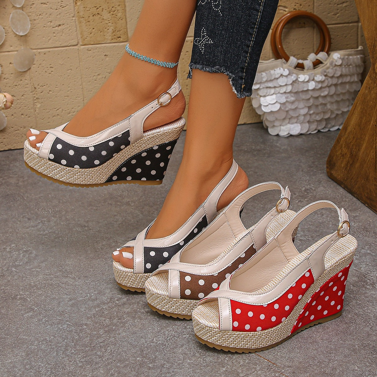 Damen Wedge-Sandalen mit verspieltem Punkte-Design und komfortablem Fußbett