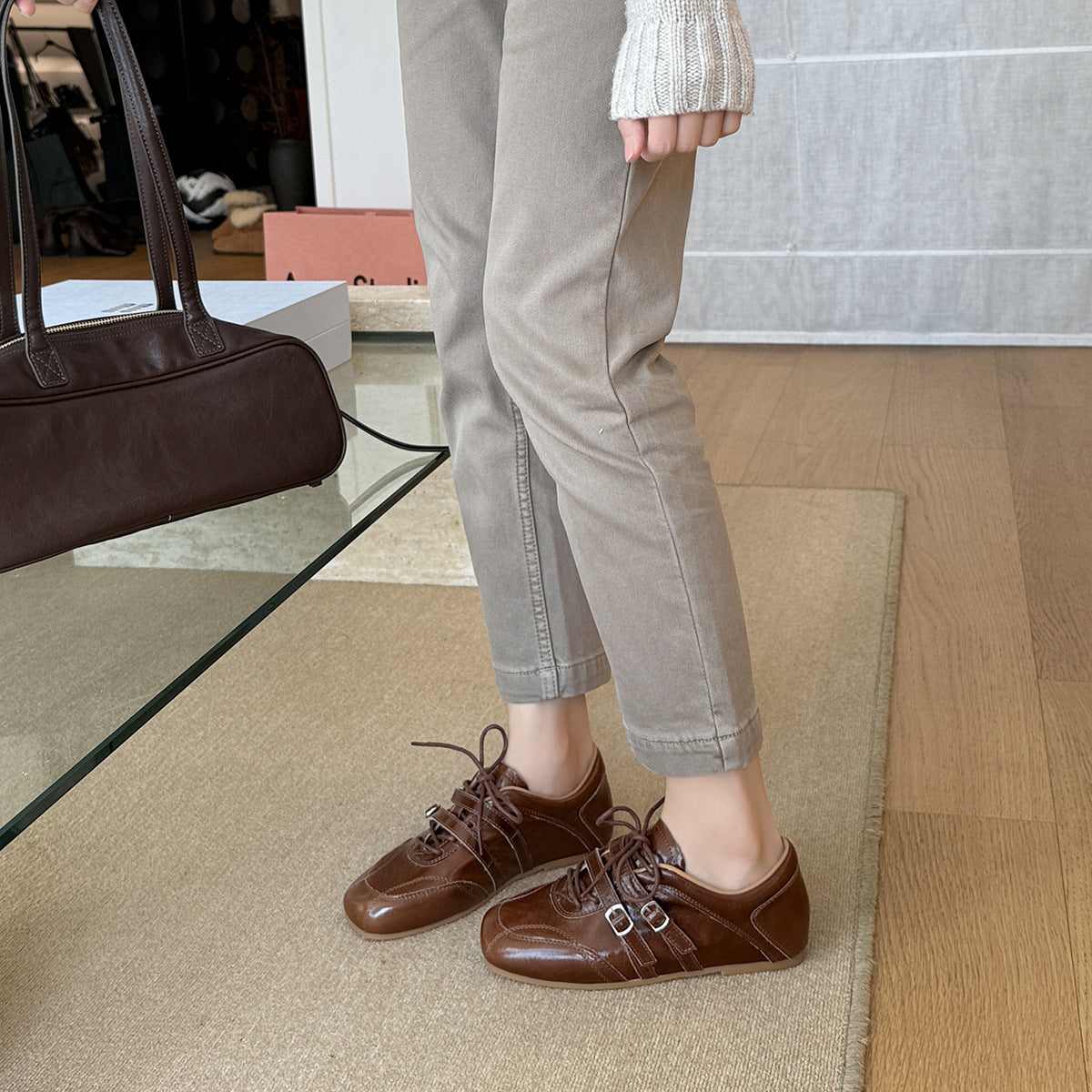 Damen Elegante Ledersneaker mit modischem Schnürsystem und komfortabler Innensohle R&B