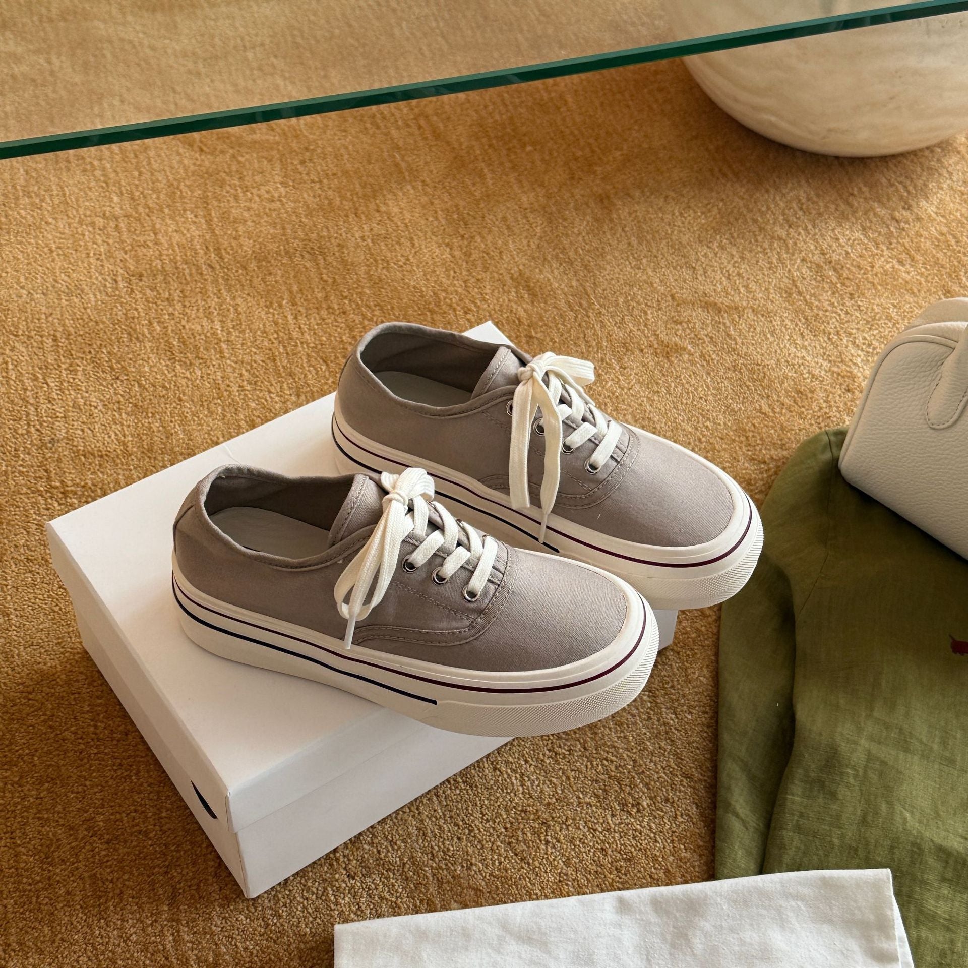 Damen modische Sneaker mit dämpfender Sohle und atmungsaktiver Obermaterialstruktur