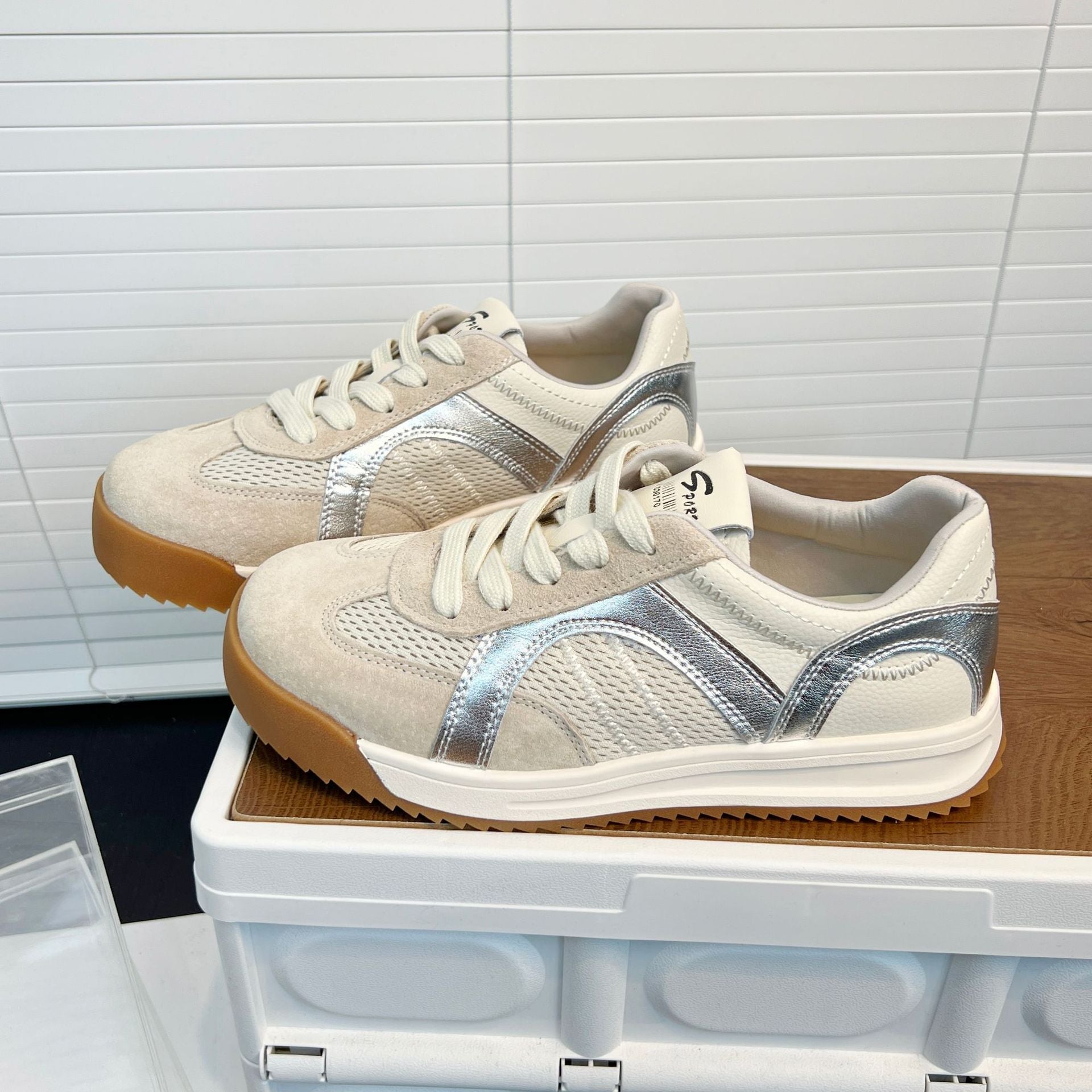 Damen Sportliche Sneakers mit atmungsaktivem Mesh und robustem Veloursleder R&B