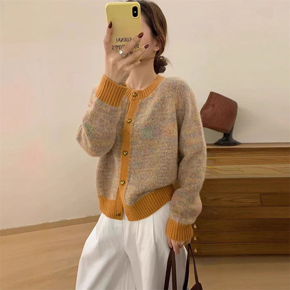 Damen kuschelige Strickjacke mit Herzknöpfen und kontrastierenden Rippdetails R&B