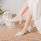 Damen Glamouröse Hochzeits-Pumps mit feinen Blumendetails und transparentem Riemen R&B