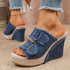 Damen Wedge-Pantoletten mit auffälligen Schnallen und fransigem Denim R&B