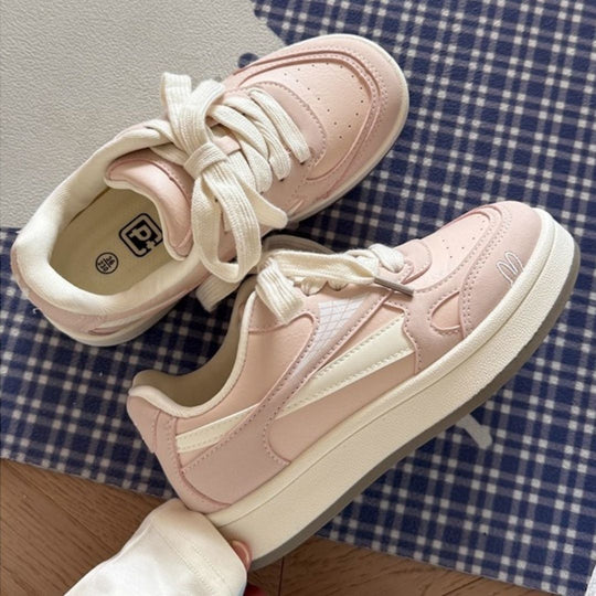 Damen Sneakers mit verspielt-nostalgischem Design R&B