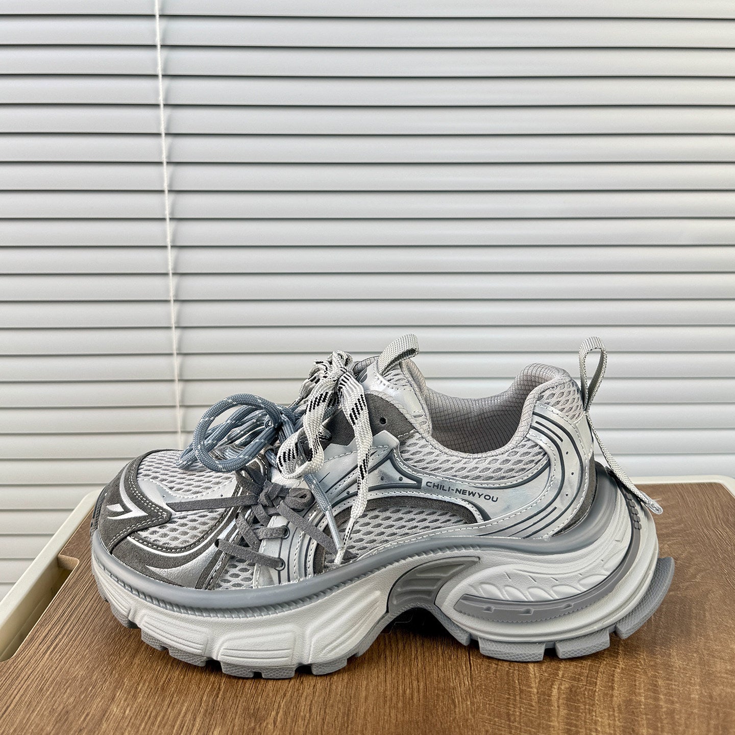 Damen Sportliche Laufschuhe mit atmungsaktiver Mesh-Oberfläche und dämpfender Sohle R&B