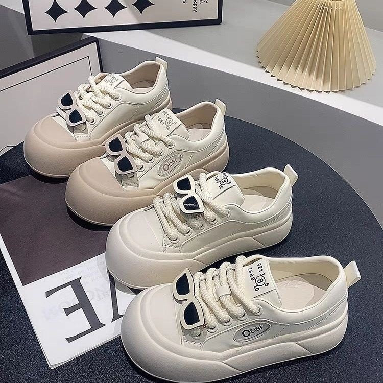 Damen modische Sneaker mit einzigartigen Details und hohem Tragekomfort
