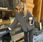Damen modische Kurzjacke mit hohem Kragen und Knopfverschluss R&B