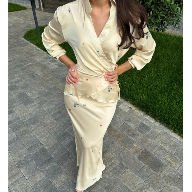 Damen Elegantes Satin Kleid mit blumigem Design und Wickeloptik R&B