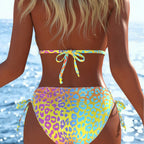 Damen Triangel-Bikini mit jungem, lhaftem Leopardenmuster und verstellbaren Seitenschnüren