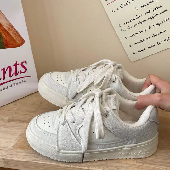 Damen Sneakers im modernen minimalistischen Design mit atmungsaktiven Oberflächen und gepolsterter Innensohle R&B