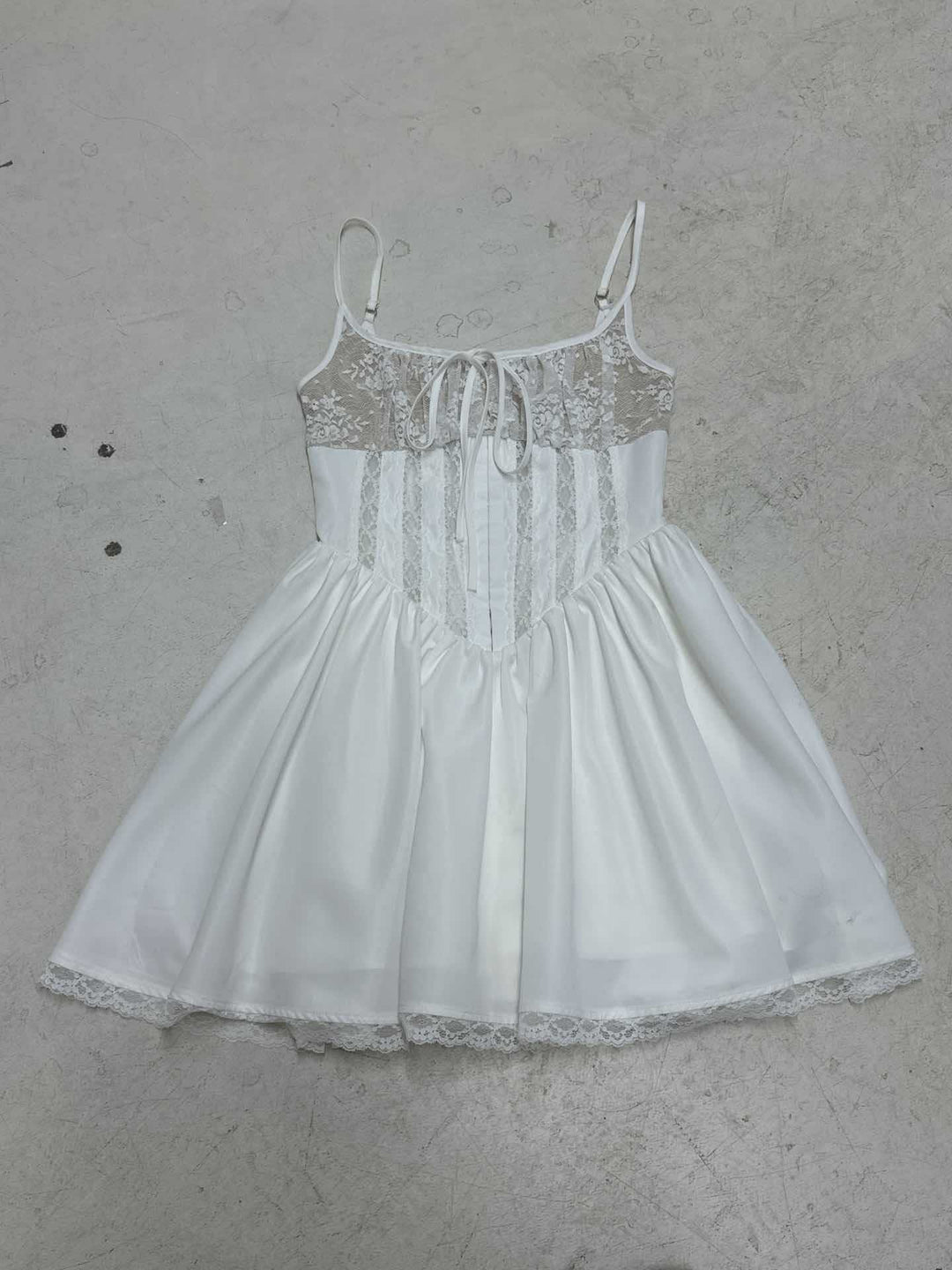Damen luftiges Sommerkleid mit romantischem Spitzenoberteil und schwingendem Rock R&B