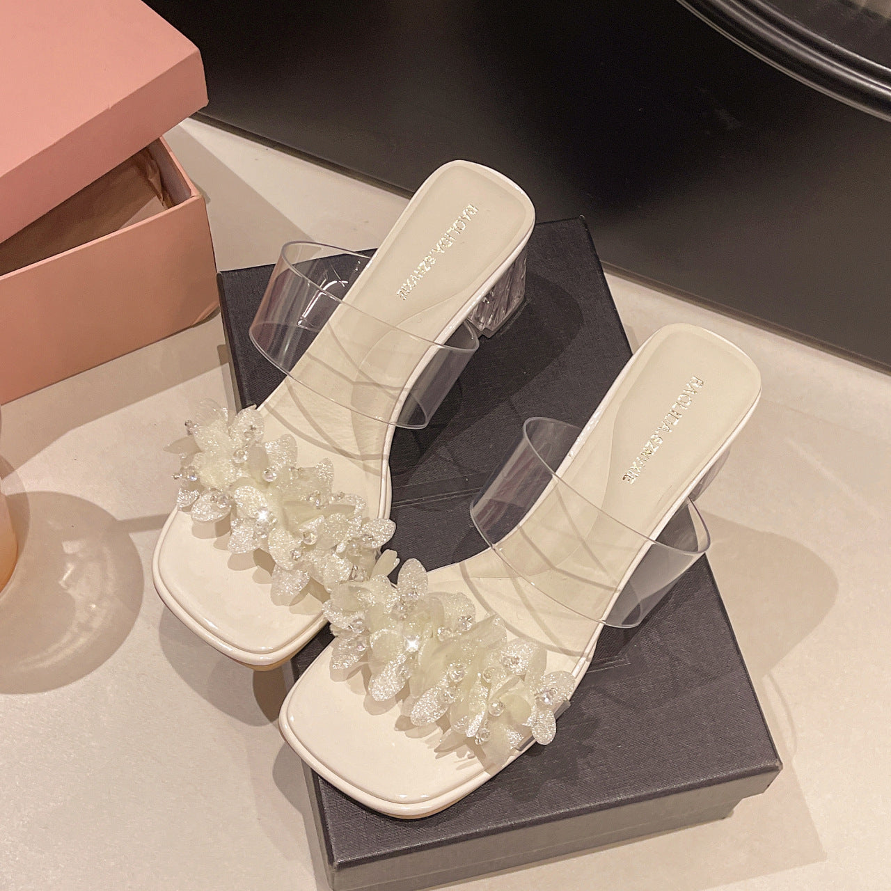 Damen elegante Blockabsatzschuhe mit transparenten Riemen und funkelnden Applikationen EB