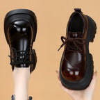 Damen Modische Derby-Schnürschuhe mit robuster Sohle und glänzender Oberflächenstruktur