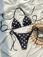 Damen Triangel-Bikini mit verspielten BindR&Bändern und elegantem Punktmuster R&B