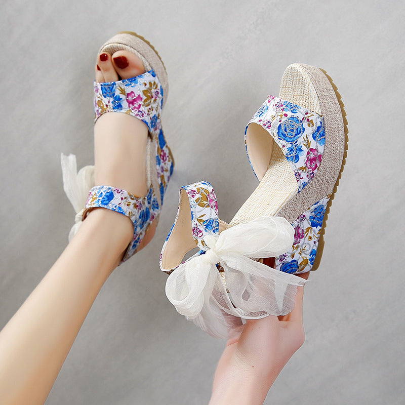 Damen Wedge-Sandaletten mit floralem Design und dekorativem Schleifendetail R&B