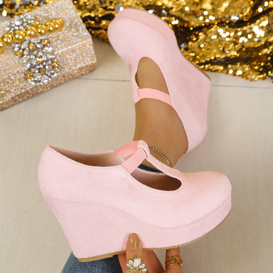 Damen Wedge-Pumps mit zierlichem Riemen und glänzendem Akzent R&B